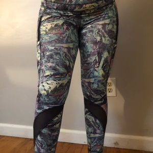Lululemon 8 Floral Crop Active Leggings